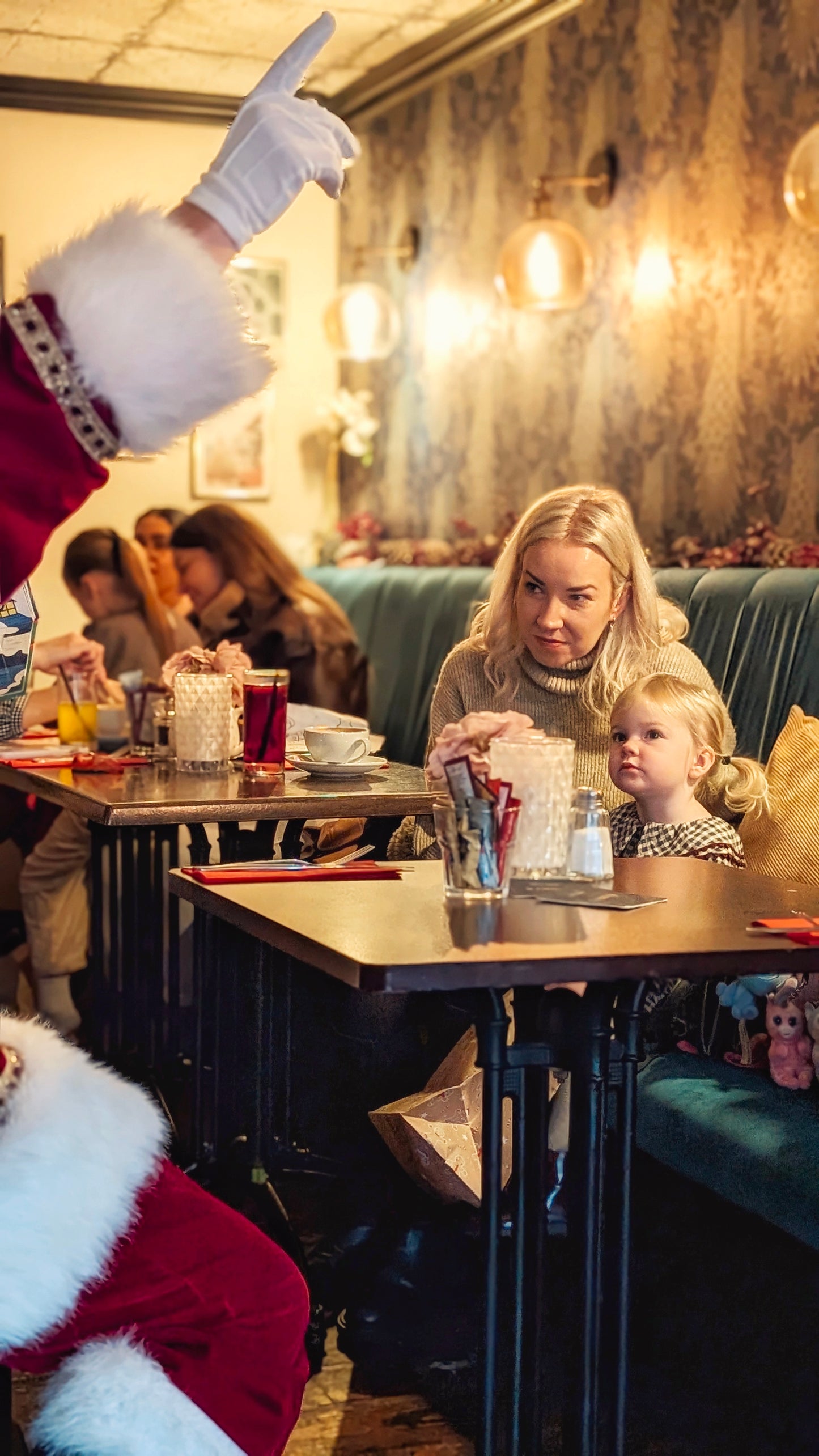 Breakfast with Santa at Harry’s, Cowbridge 🎅✨